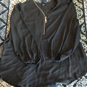 Cute plus size zipper blouse.